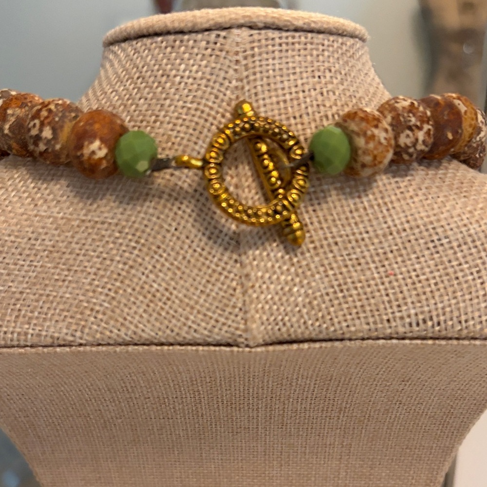 GORG Brown Stone Beaded Necklace with Yellow Gem stone Flower Pendant - Picture 7 of 8